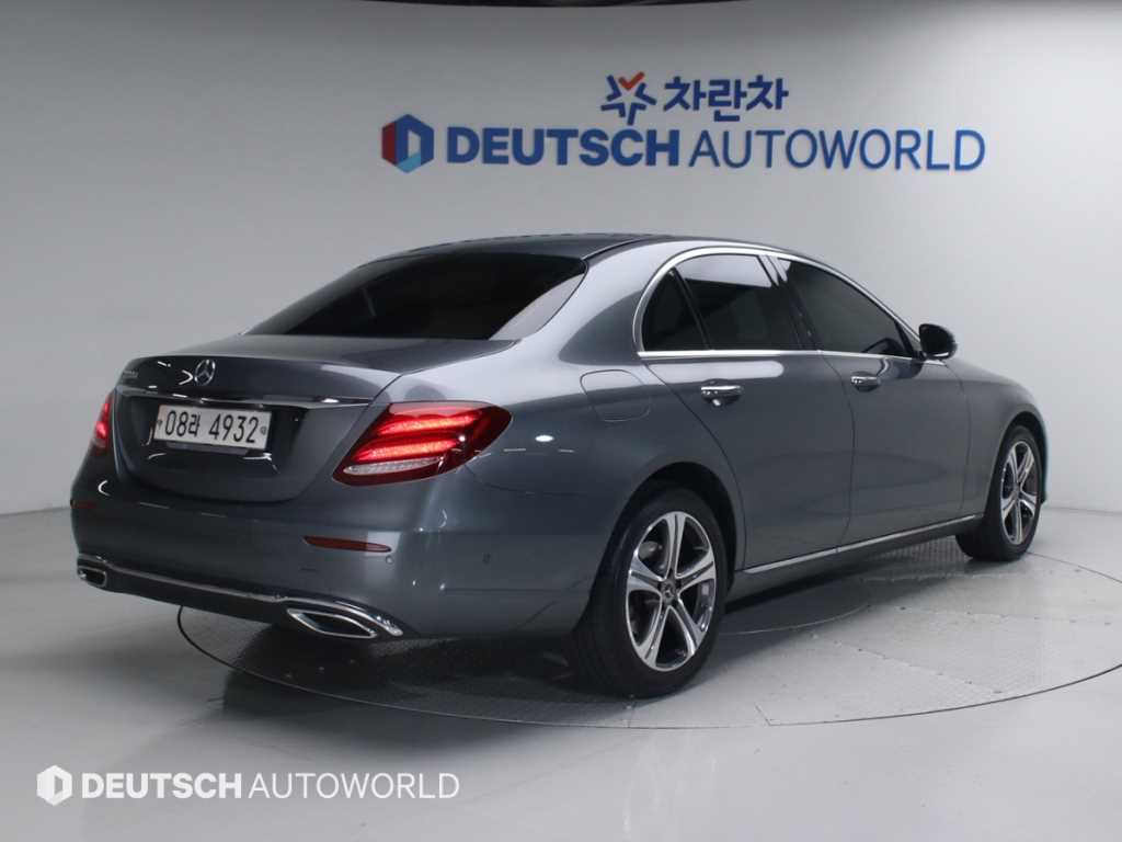 Mercedes Benz E class - Vista 2