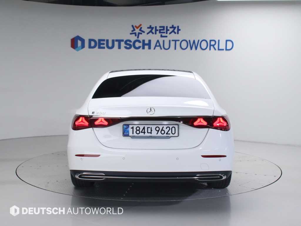 Mercedes Benz E class - Vista 4