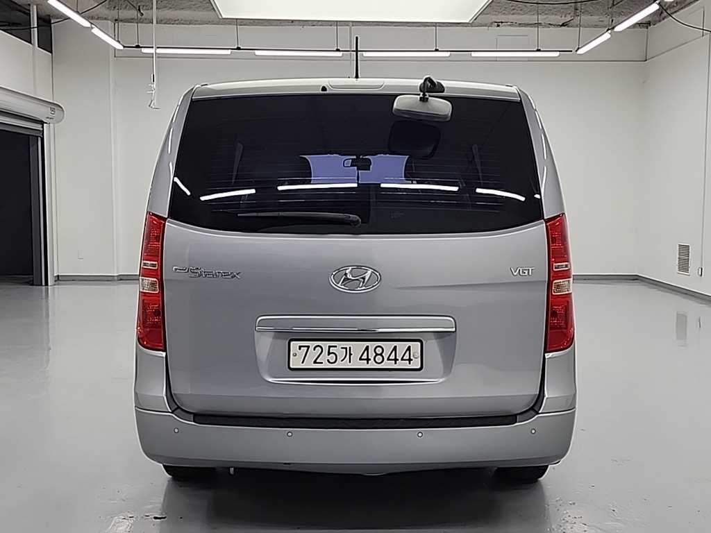 HYUNDAI Starex - Vista 3