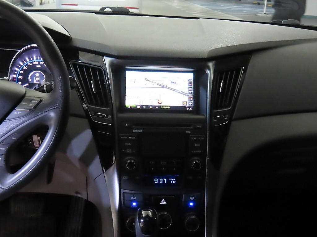 HYUNDAI Sonata - Vista 11