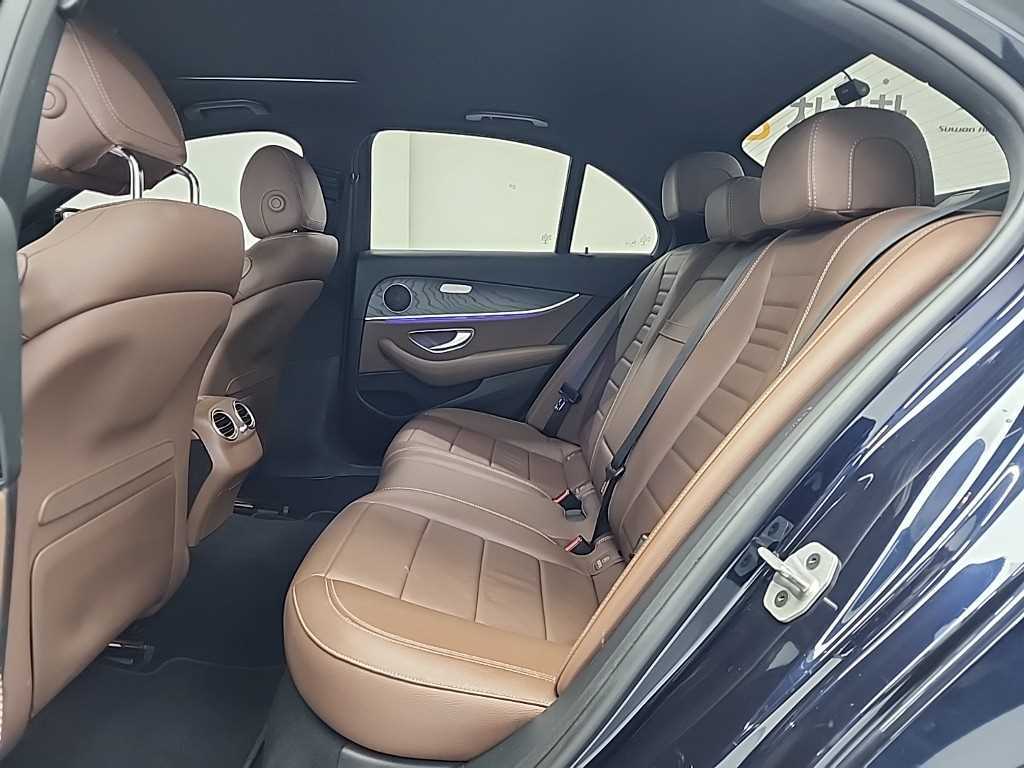 Mercedes Benz E class - Vista 12