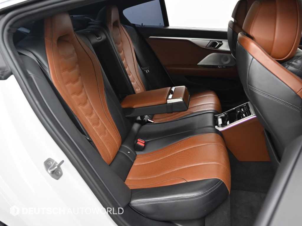 BMW 8 Series - Vista 12
