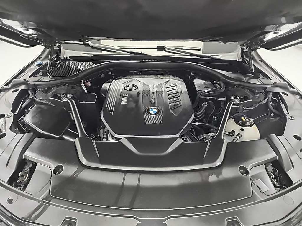 BMW 7 Series - Vista 5