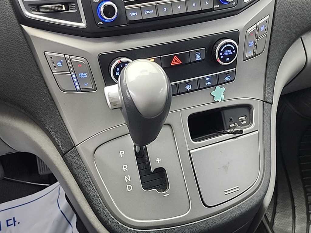 HYUNDAI Starex - Vista 8