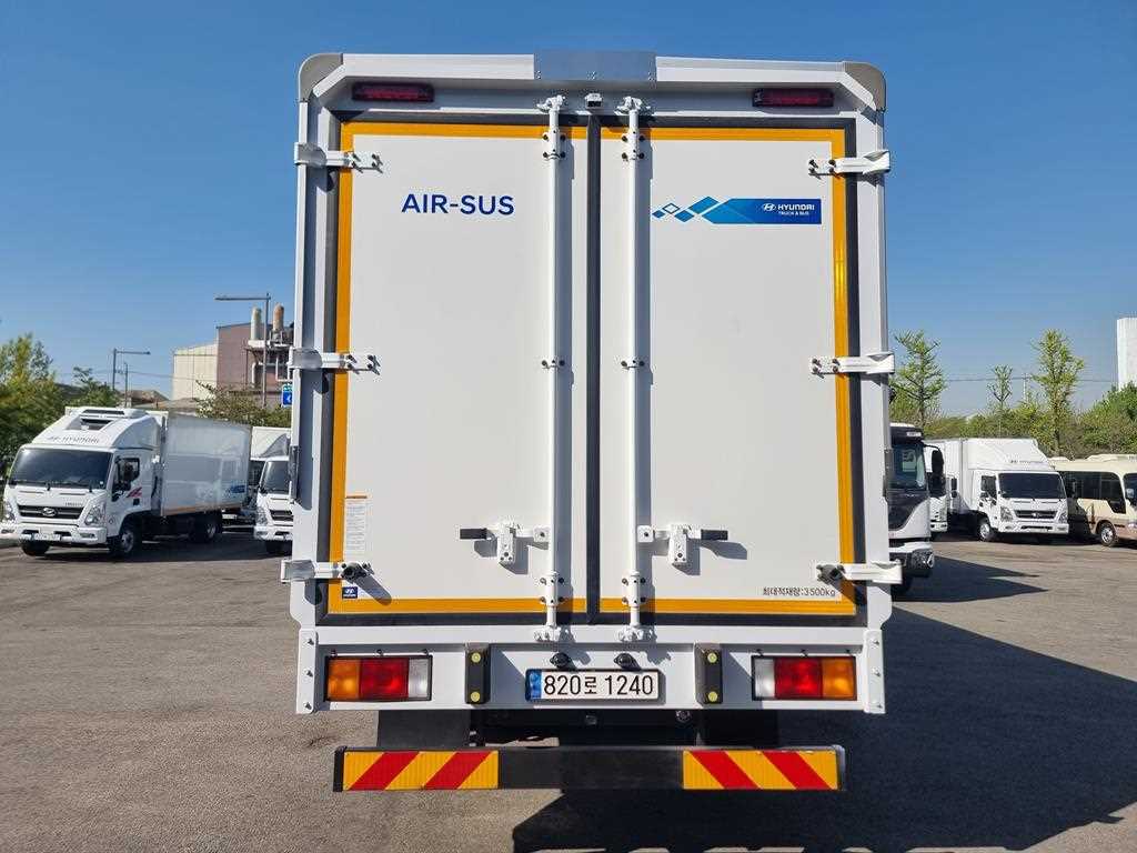 medium and large cargo truck - Vista 5
