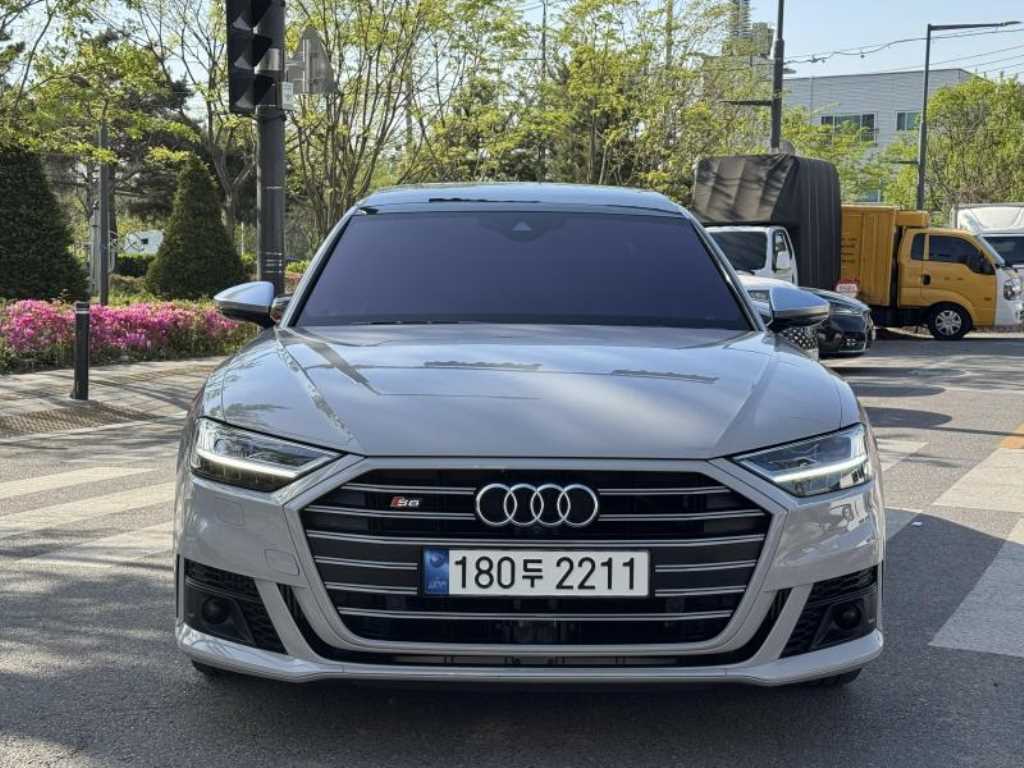 Audi S8 - Vista 3