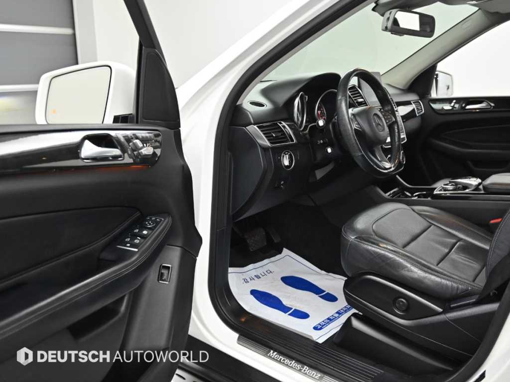 Mercedes Benz GLE Class - Vista 11