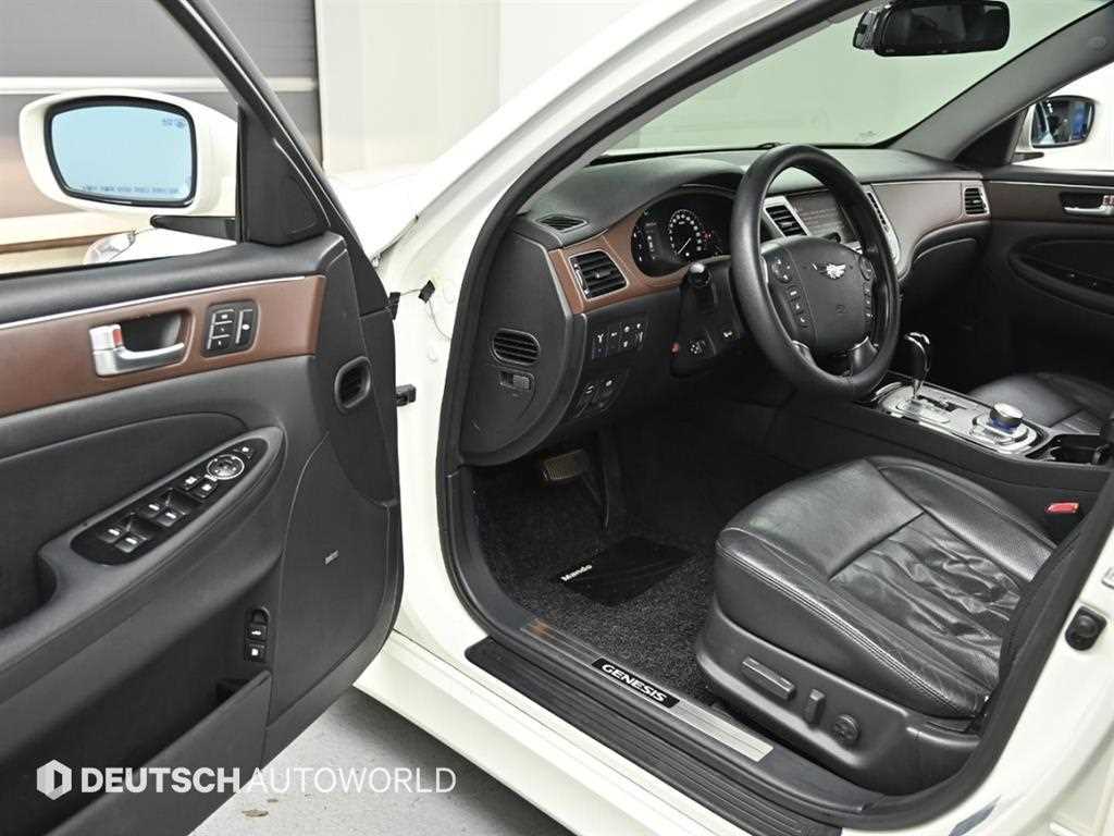 HYUNDAI Genesis - Vista 11