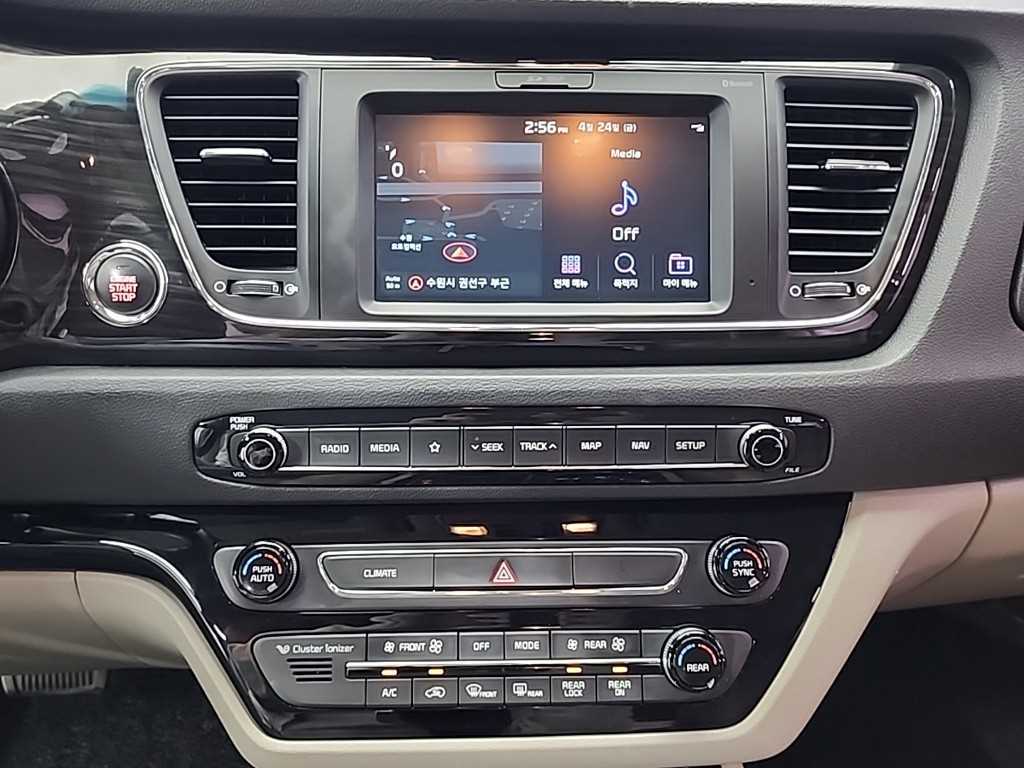 KIA Carnival - Vista 10