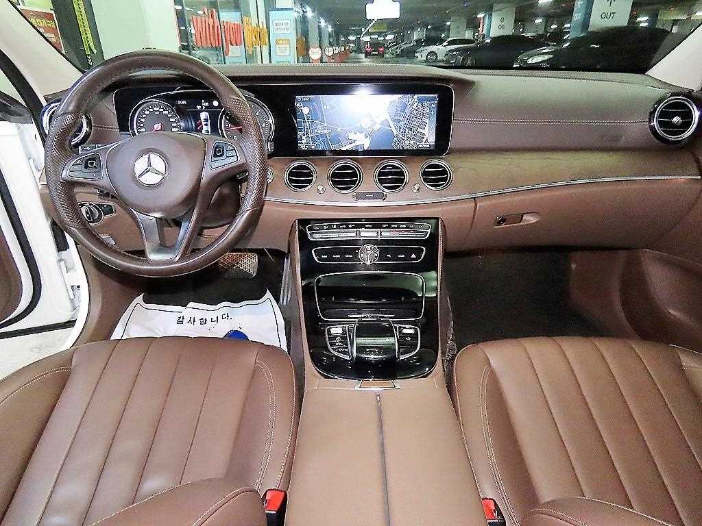 Mercedes Benz E class - Vista 10