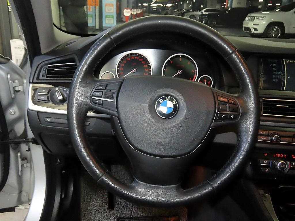 BMW 5 Series - Vista 8