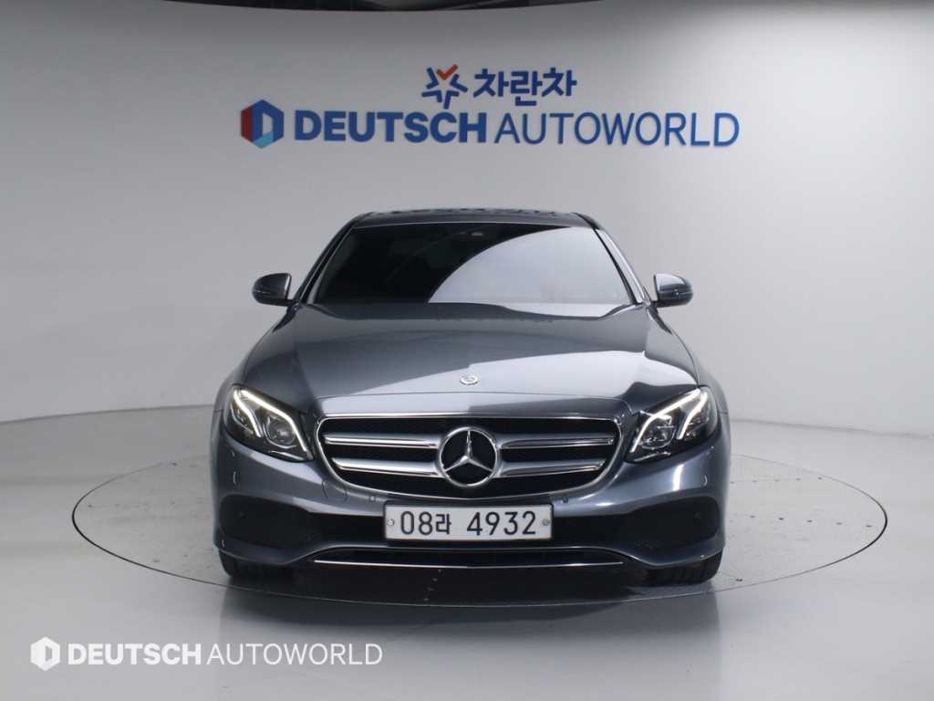 Mercedes Benz E class - Vista 3