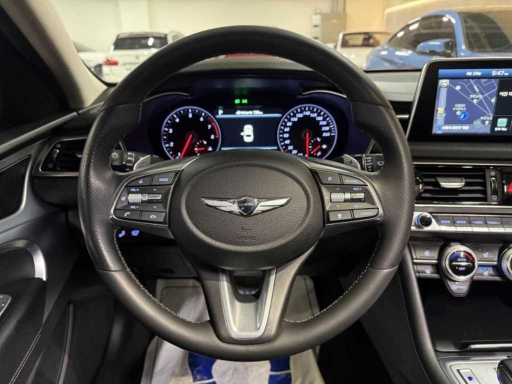 Genesis G70 - Vista 9