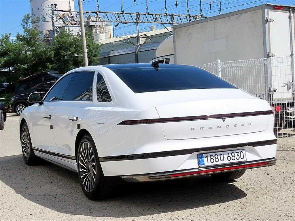 HYUNDAI Grandeur - Vista 3