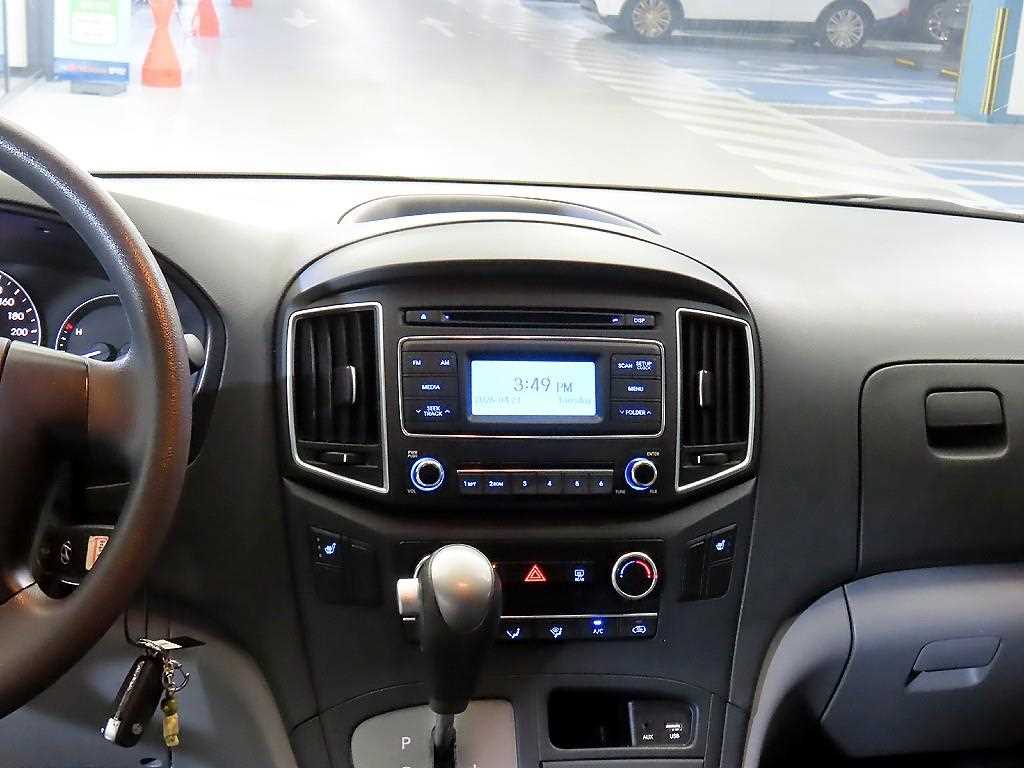 HYUNDAI Starex - Vista 11