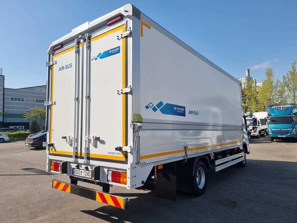 medium and large cargo truck - Vista 6