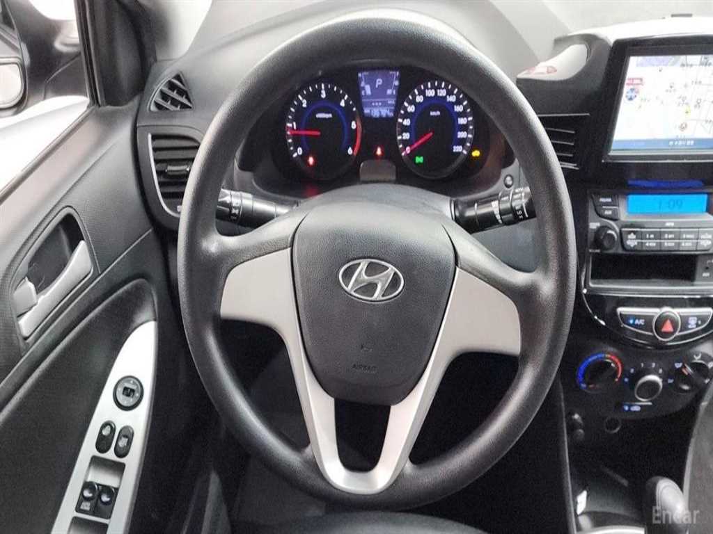 HYUNDAI Accent 2014 Plateado - Importación desde Corea - HF Imports Iquique - Foto 13