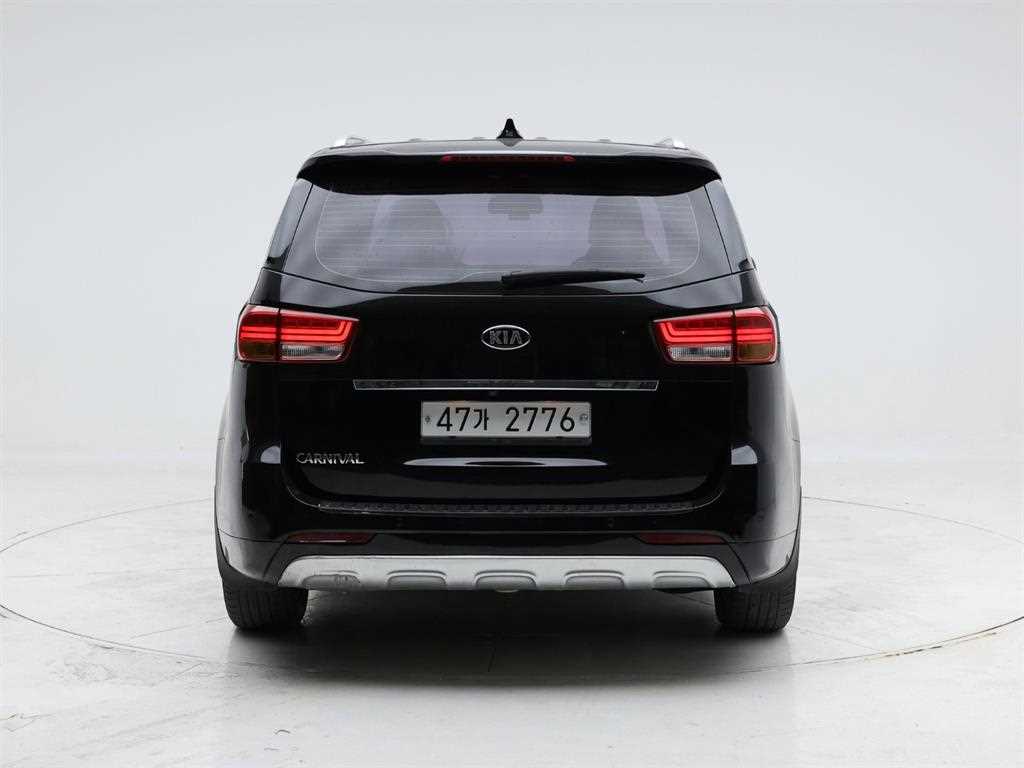 KIA Carnival - Vista 5