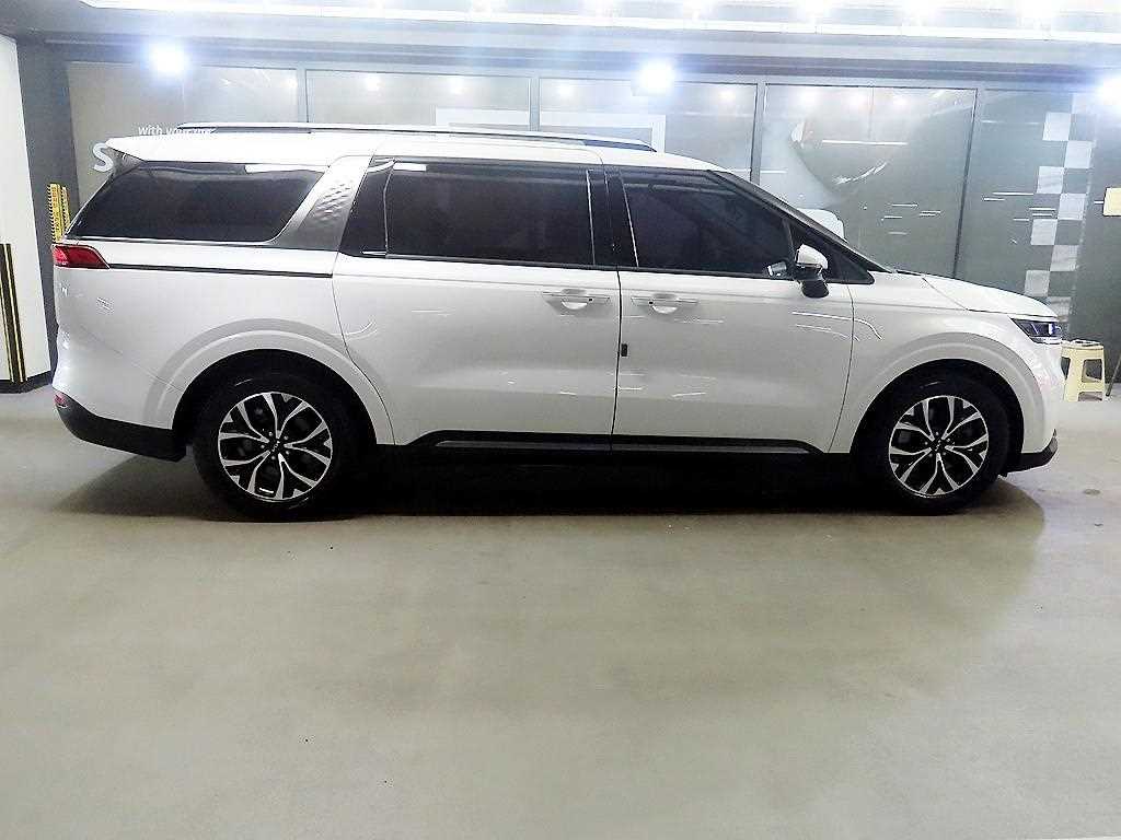 KIA Carnival - Vista 3