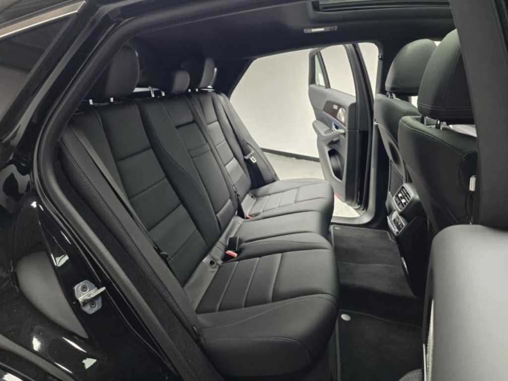 Mercedes Benz GLE Class - Vista 11
