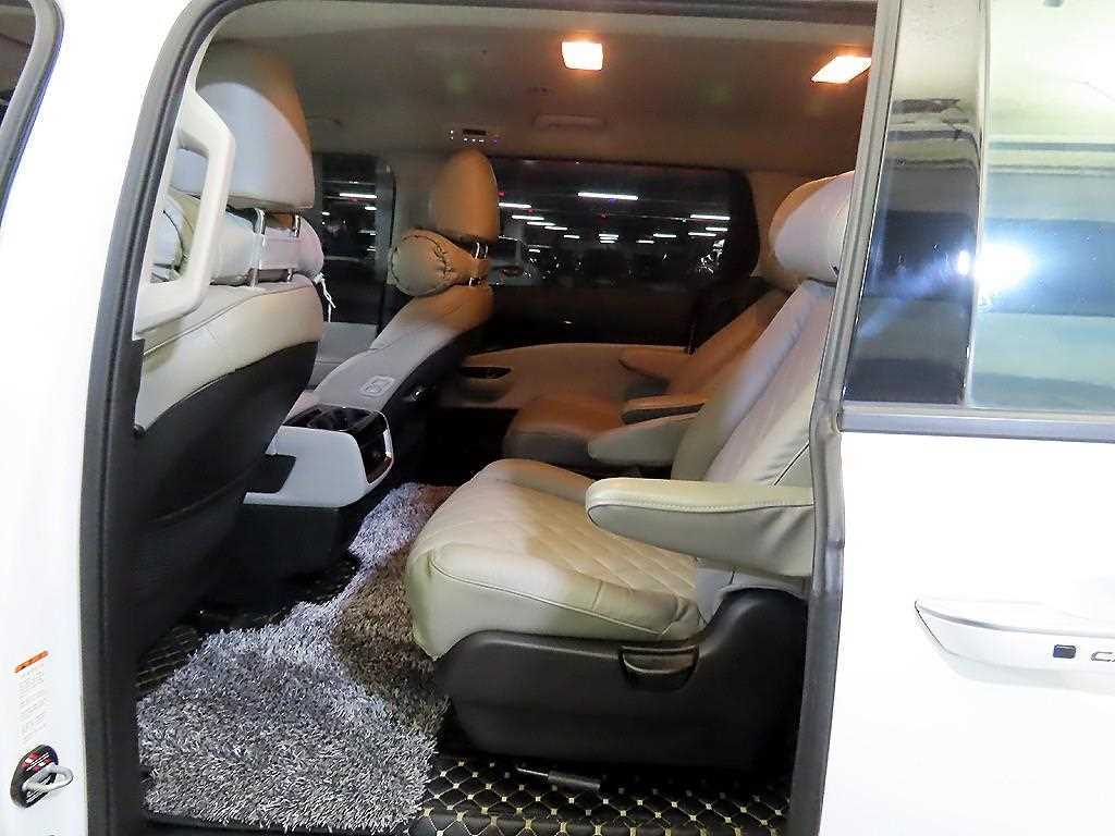 KIA Carnival - Vista 7