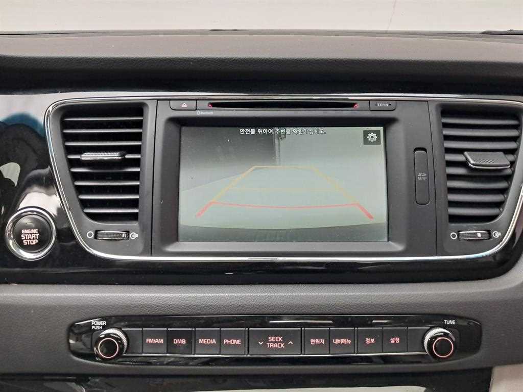 KIA Carnival - Vista 10