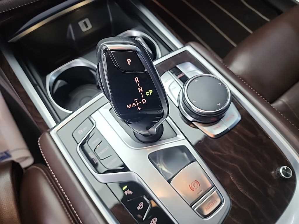 BMW 7 Series - Vista 8