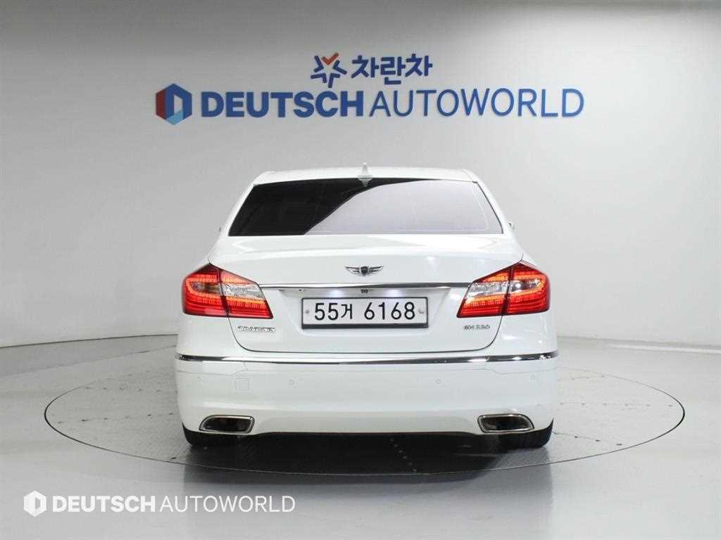 HYUNDAI Genesis - Vista 4