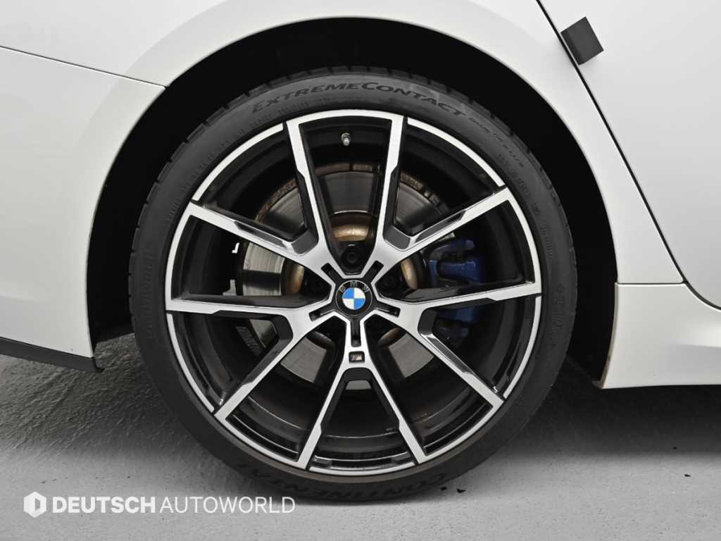 BMW 8 Series - Vista 5