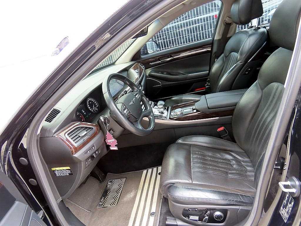 Genesis EQ900 - Vista 5