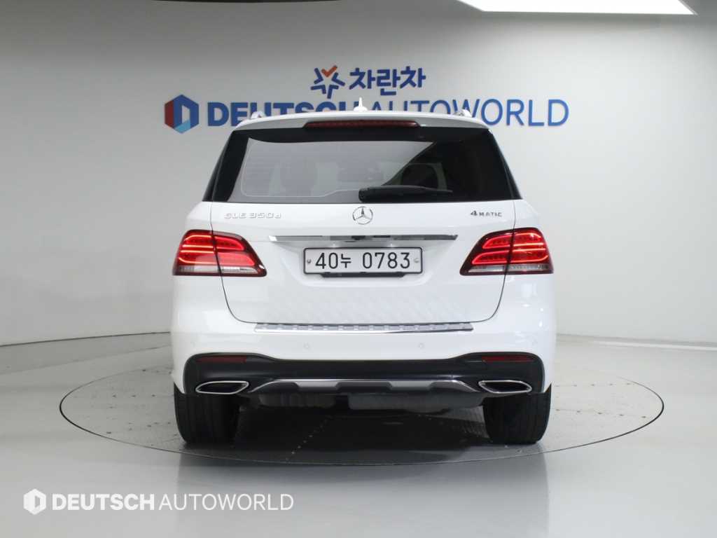 Mercedes Benz GLE Class - Vista 4