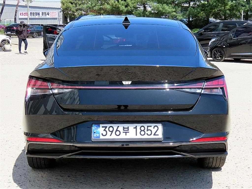 HYUNDAI Avante - Vista 4