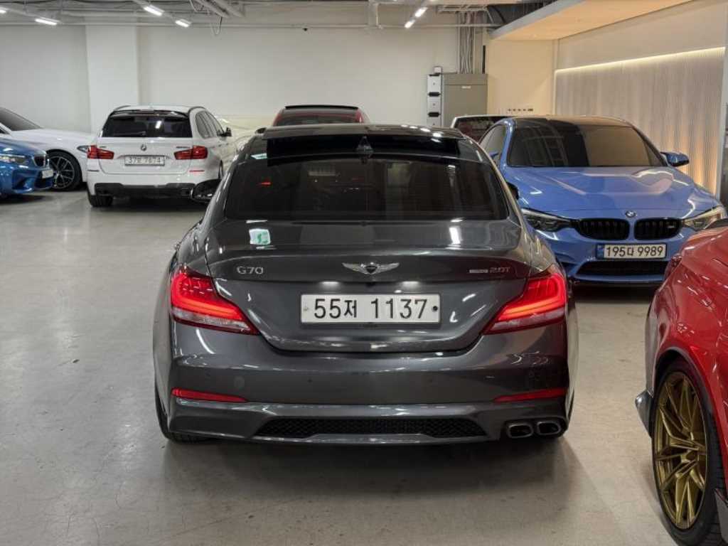 Genesis G70 - Vista 4
