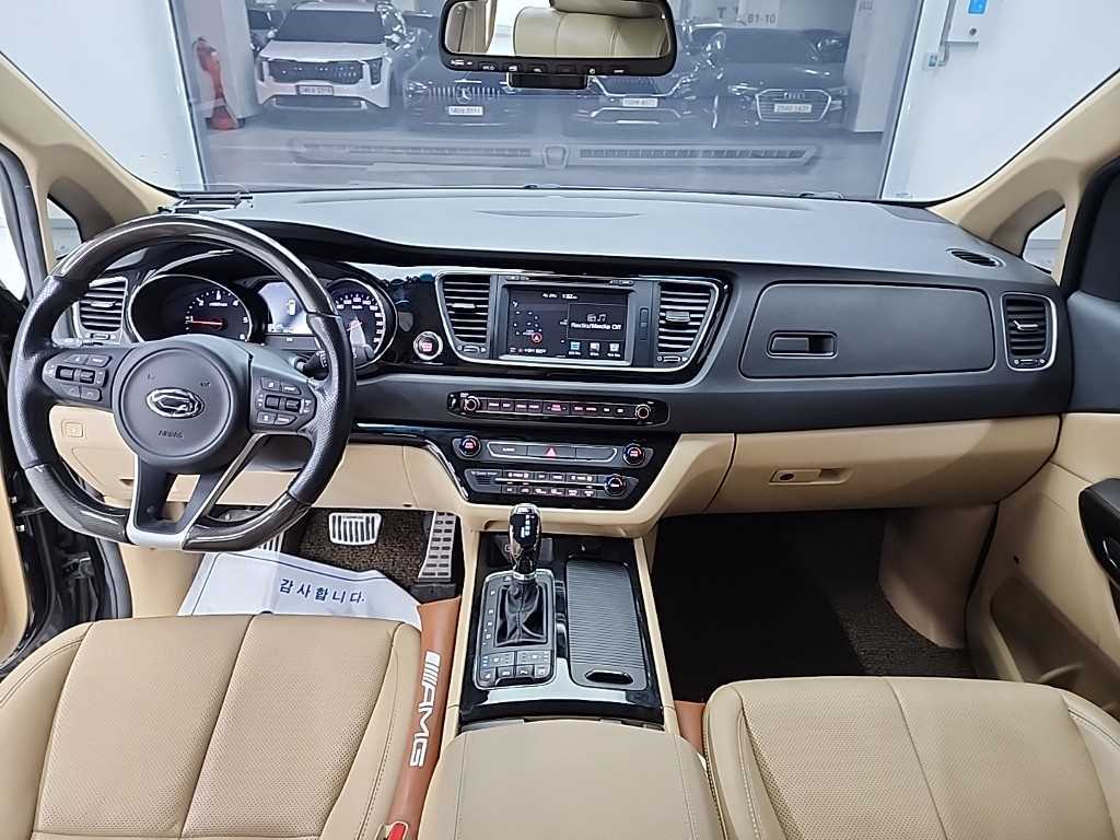 KIA Carnival - Vista 7