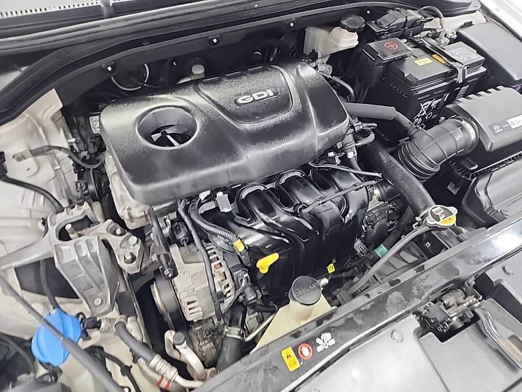 HYUNDAI Avante - Vista 5