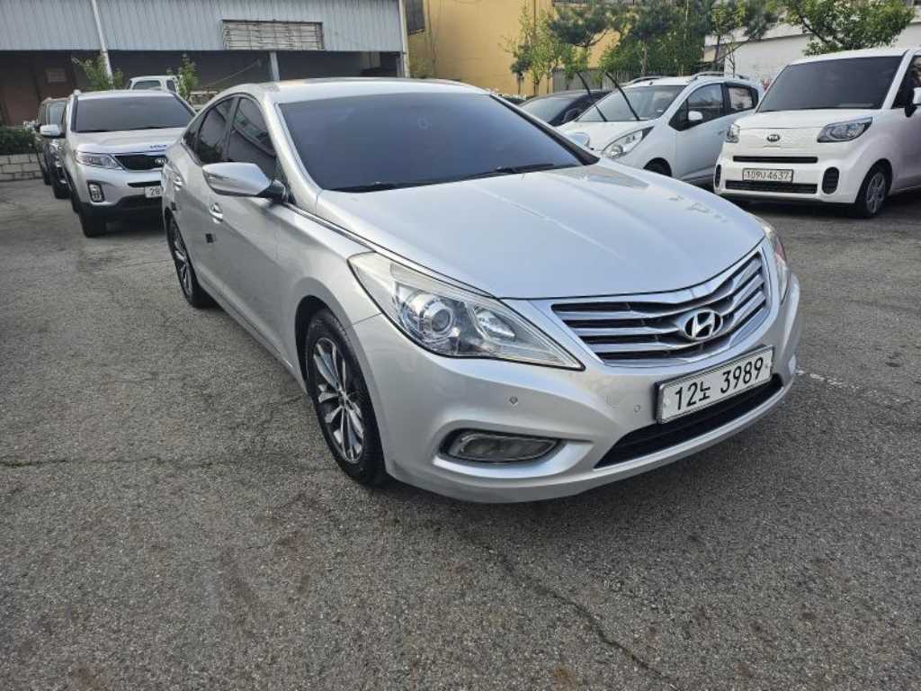 HYUNDAI Grandeur - Vista 12
