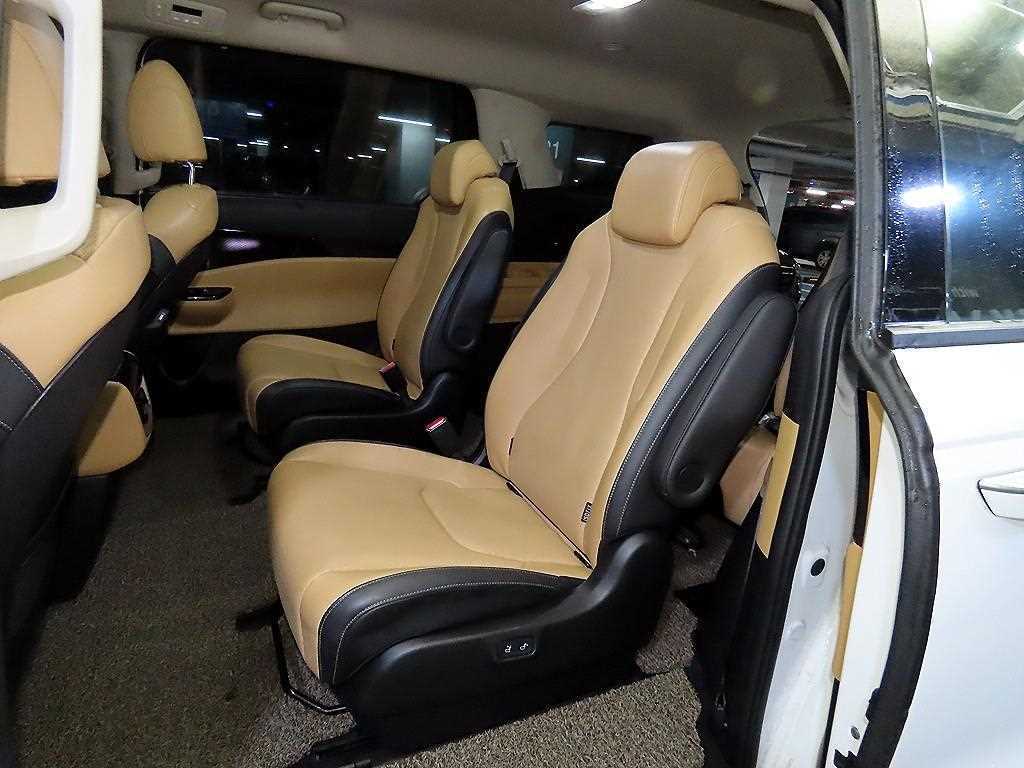 KIA Carnival - Vista 7
