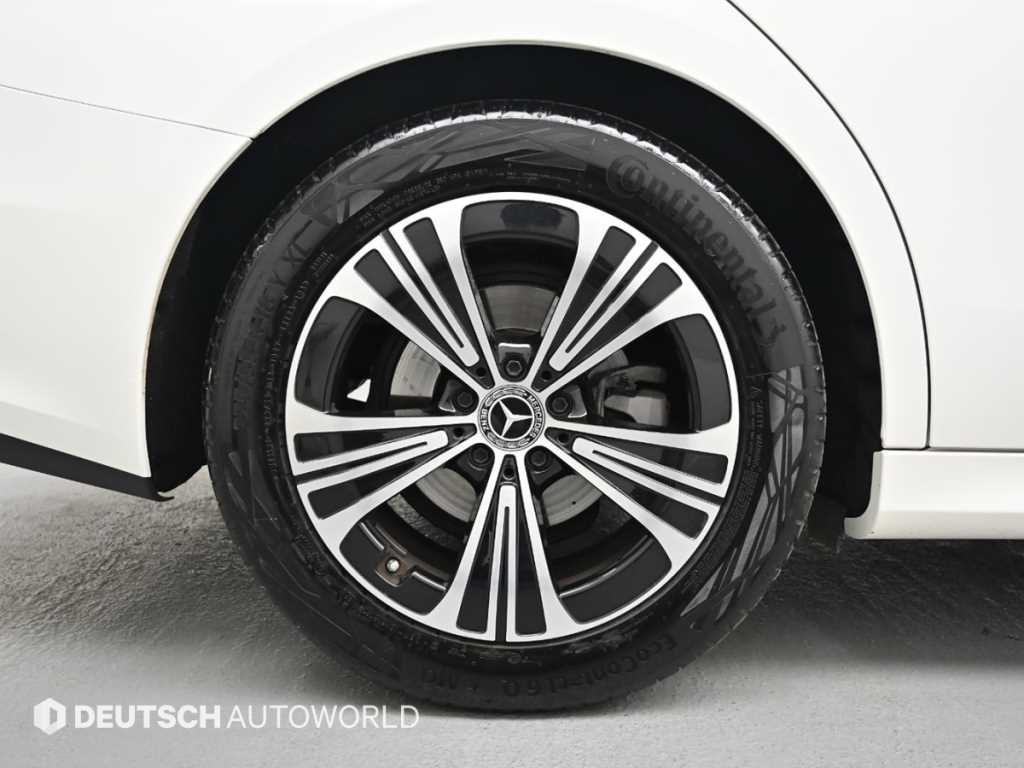Mercedes Benz E class - Vista 5