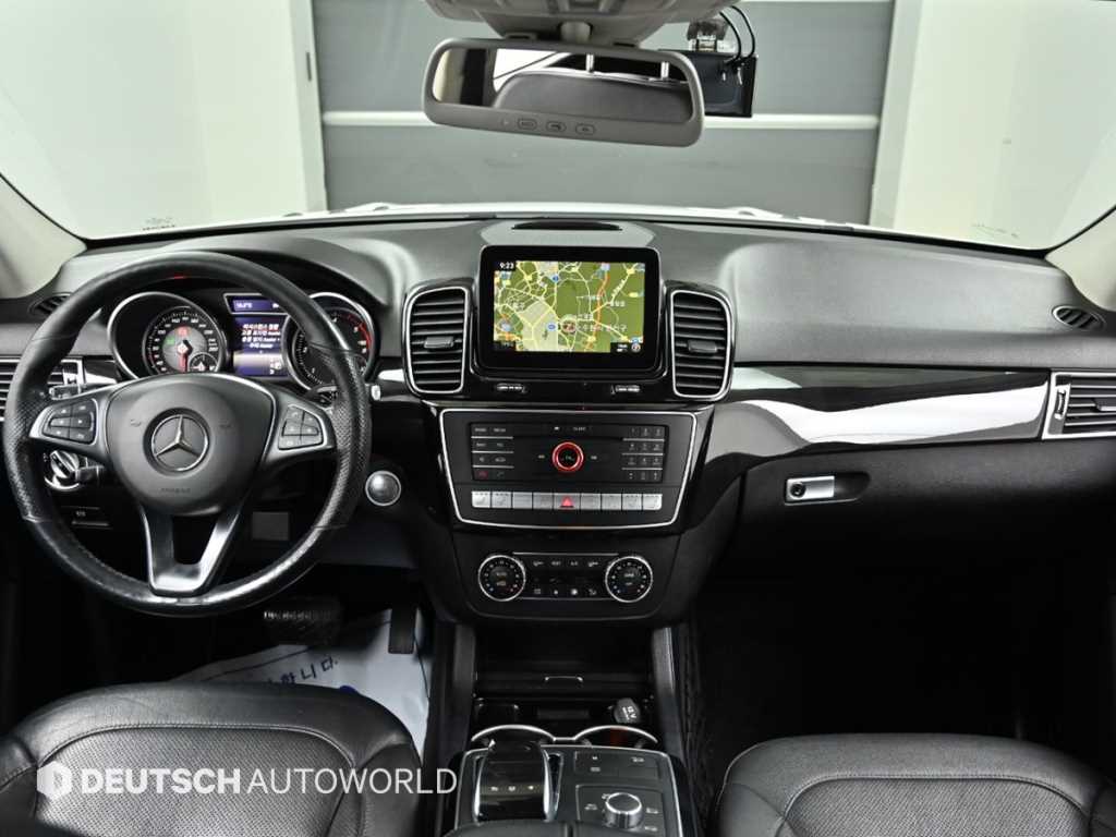 Mercedes Benz GLE Class - Vista 7