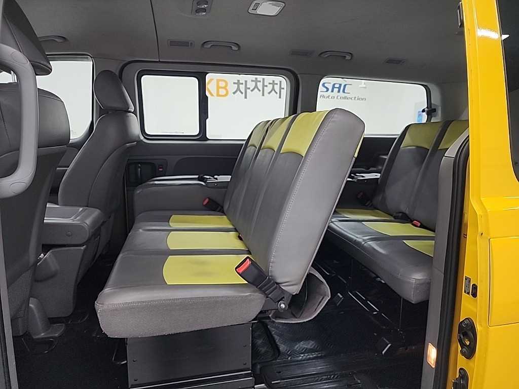 HYUNDAI Starex - Vista 12