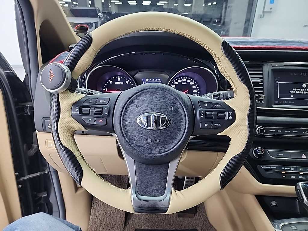 KIA Carnival - Vista 9