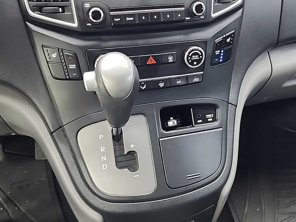 HYUNDAI Starex - Vista 8