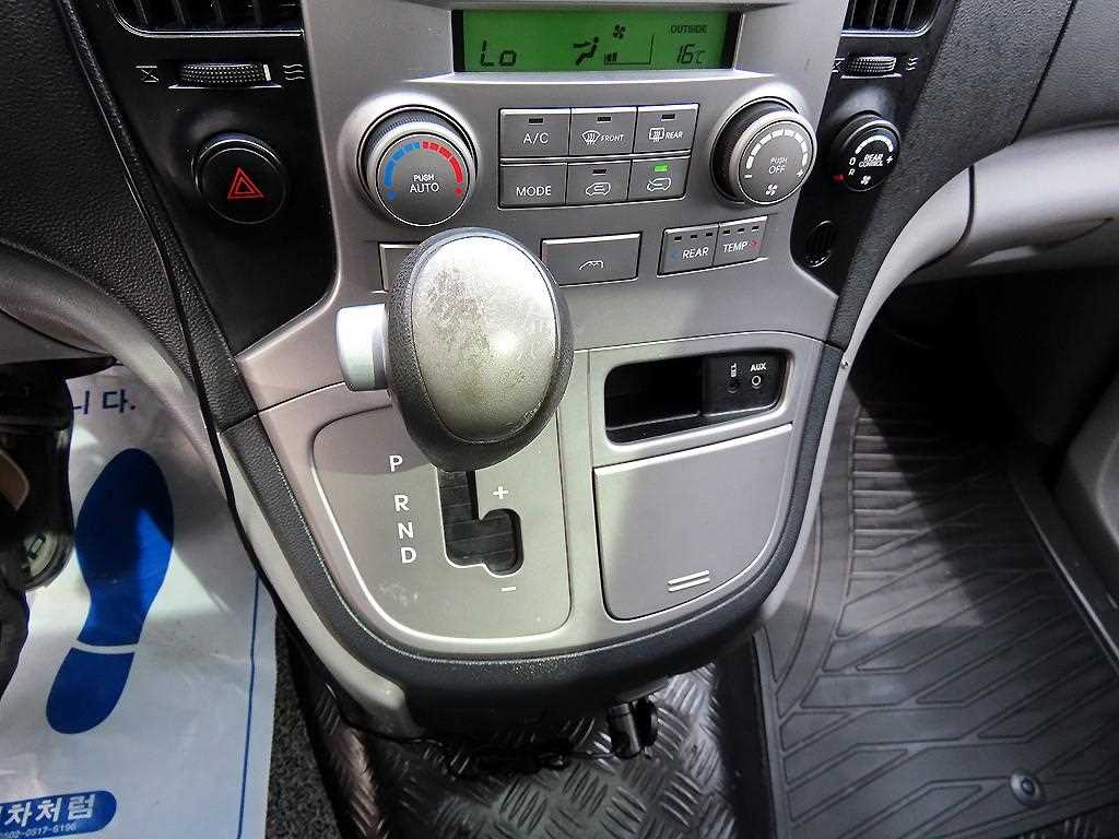 HYUNDAI Starex - Vista 11