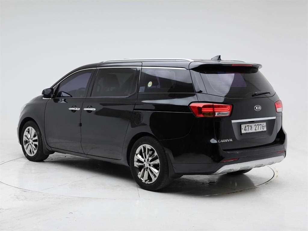 KIA Carnival - Vista 4
