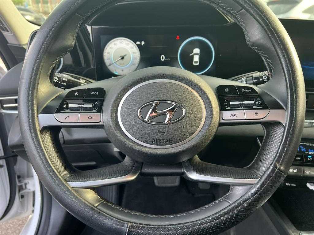 HYUNDAI Avante - Vista 10