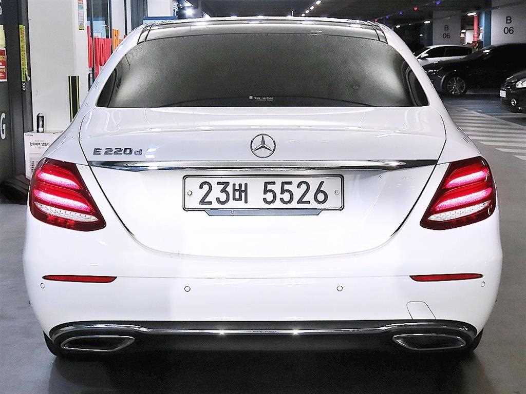 Mercedes Benz E class - Vista 5
