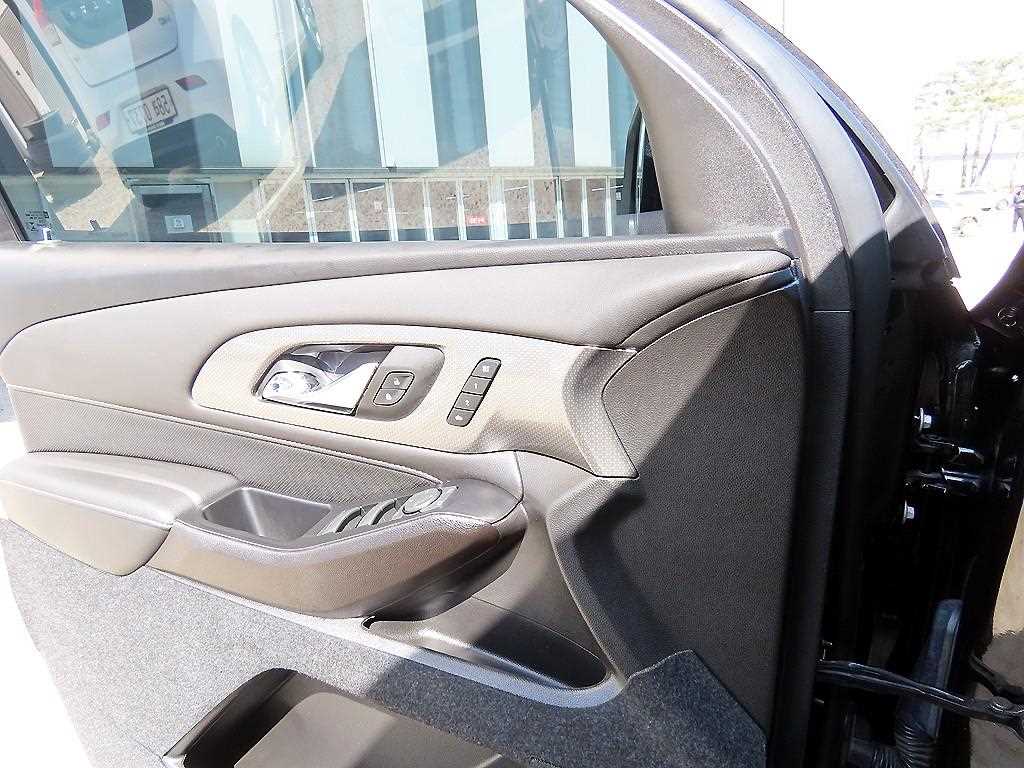 Chevrolet Travers - Vista 12