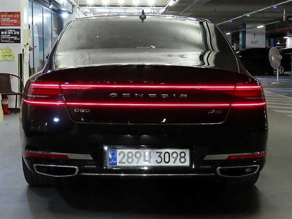 Genesis G90 - Vista 5