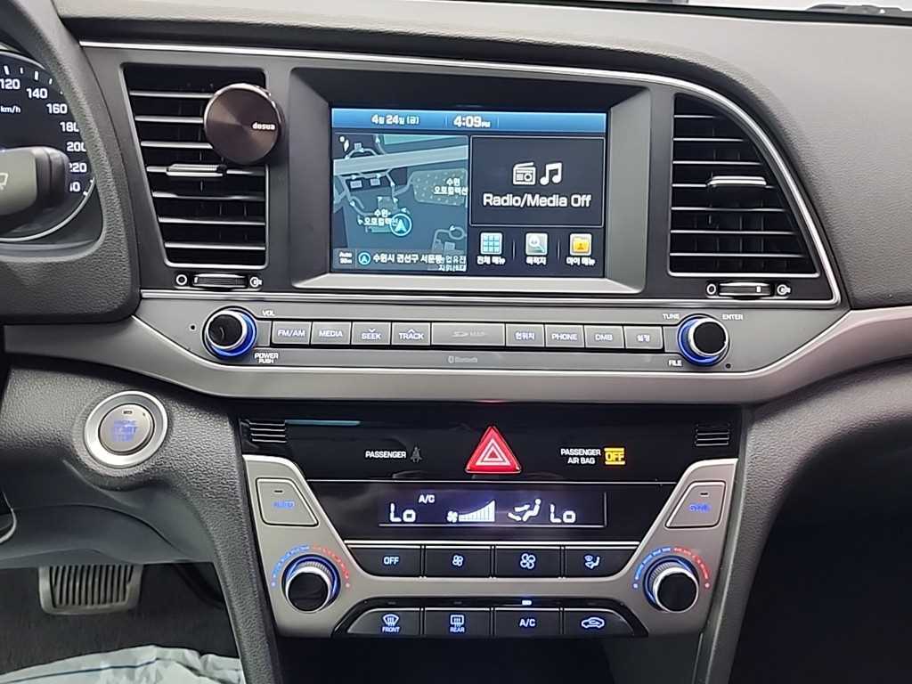 HYUNDAI Avante - Vista 10