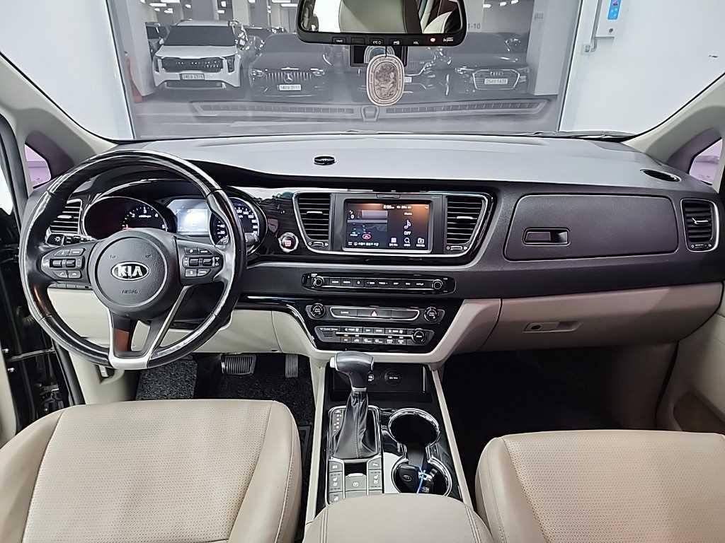 KIA Carnival - Vista 7